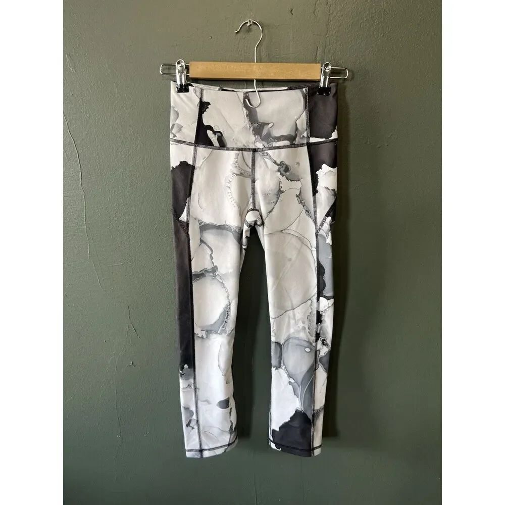 Under Armour Womens Black Cropped Athletic Workout Legging Size XS